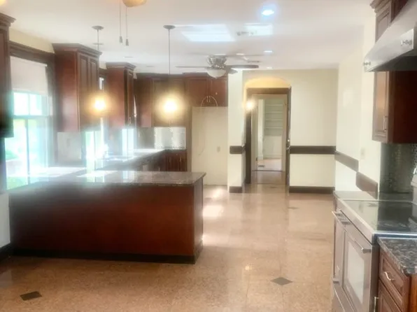 34 South St, Brockton, MA 02301