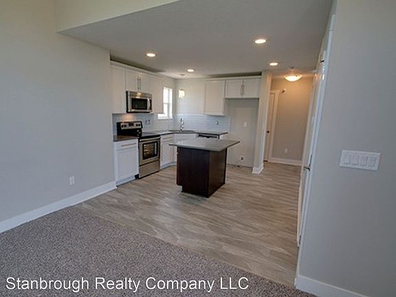 3rd image of 220 SE Boulder Ct #8700350