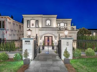 1422 Mathers Ave, West Vancouver, BC V7T 2G5