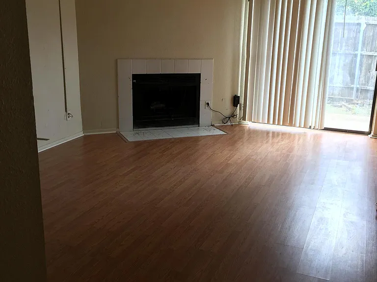 624 W Collins St #624 — Photo 6