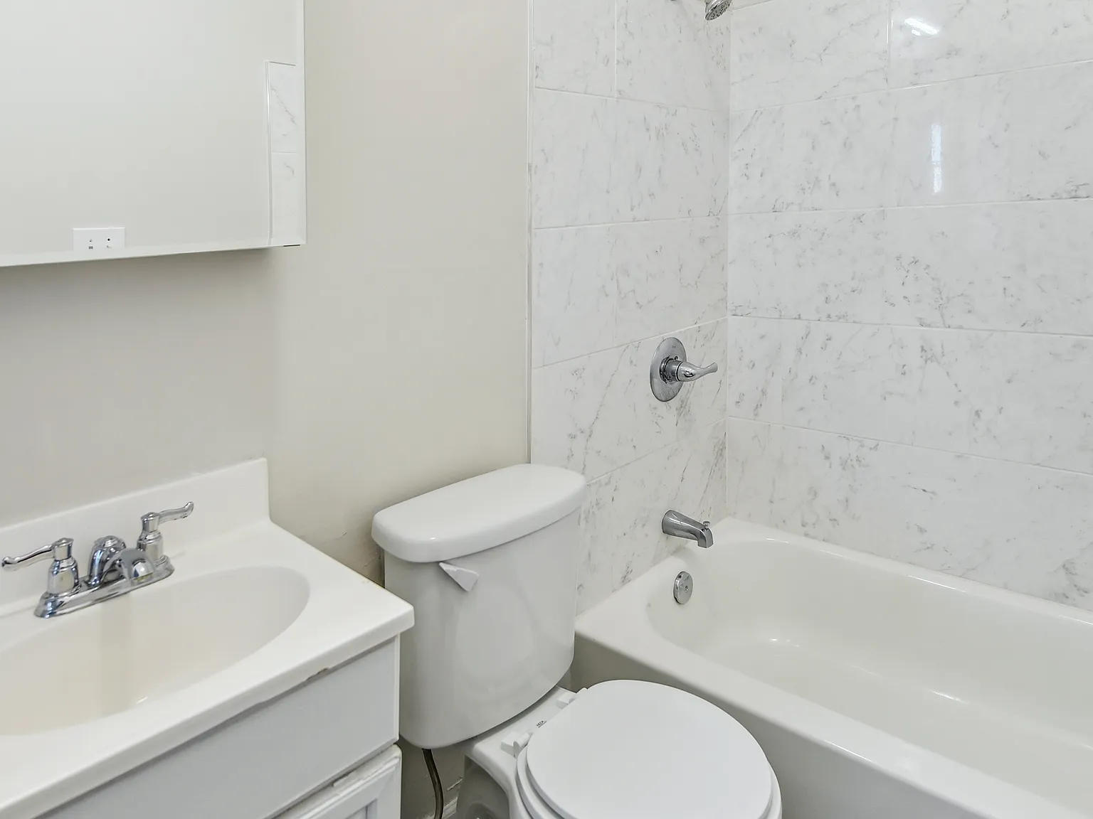 2 bed, 750 sqft, $999 — Photo 2