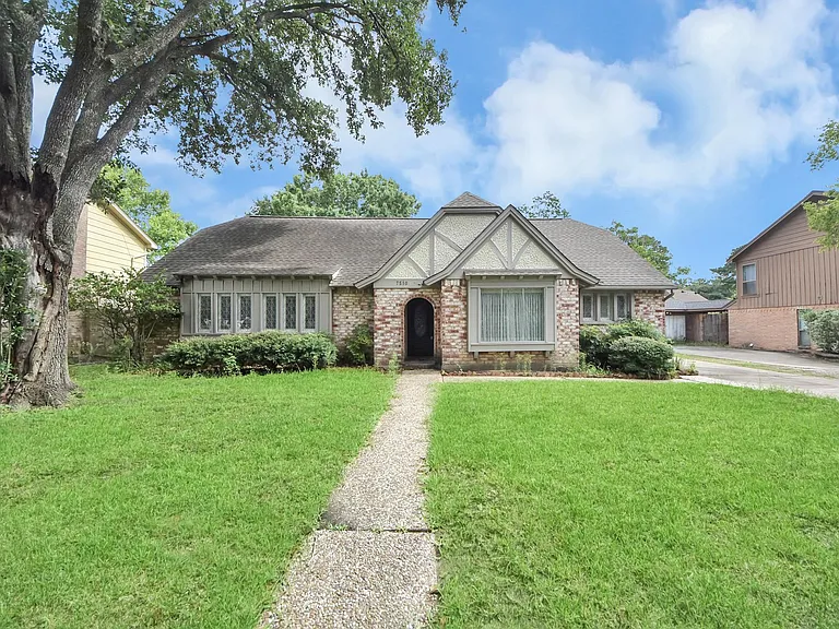 7510 Renmark Ln — Photo 42