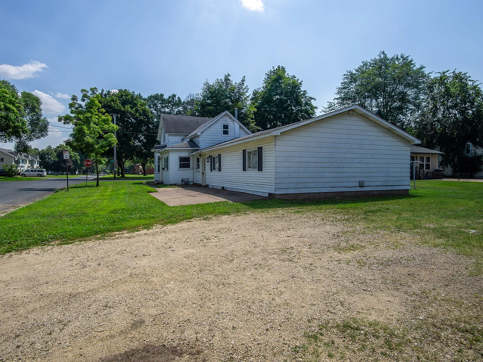 7 bed, 2541 sqft, $1,950 — Photo 1