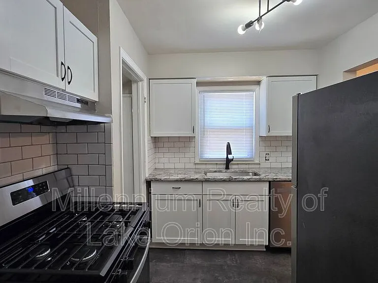 136 W Princeton Ave — Photo 9