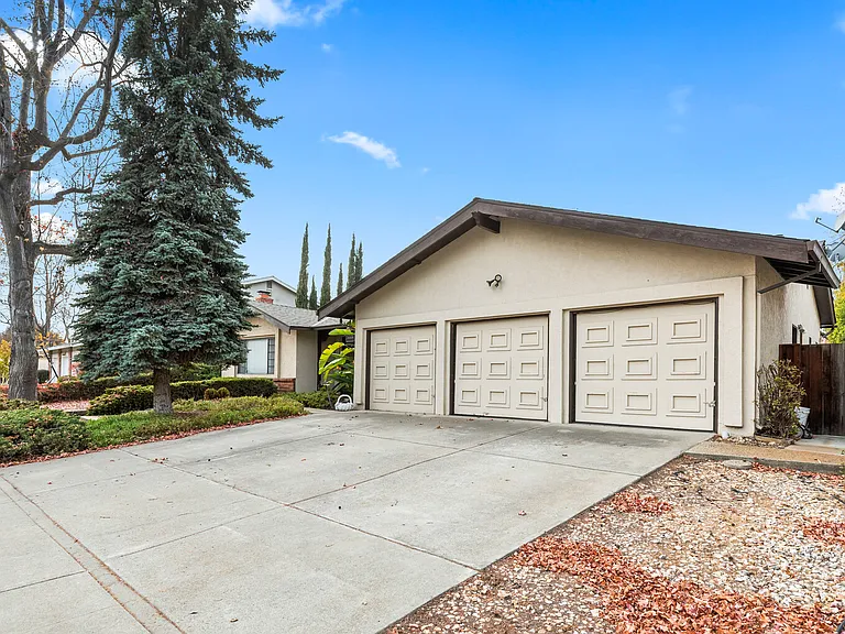 1157 Tilton Dr — Photo 6