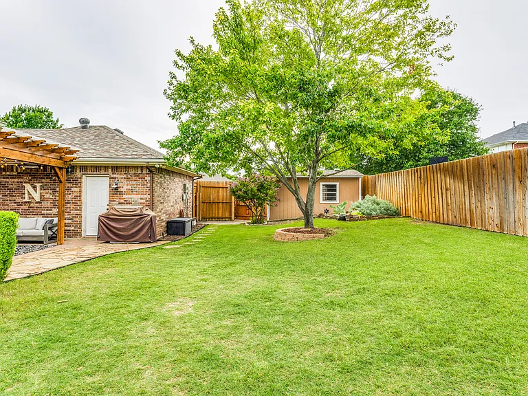 405 Parkshire Dr — Photo 24