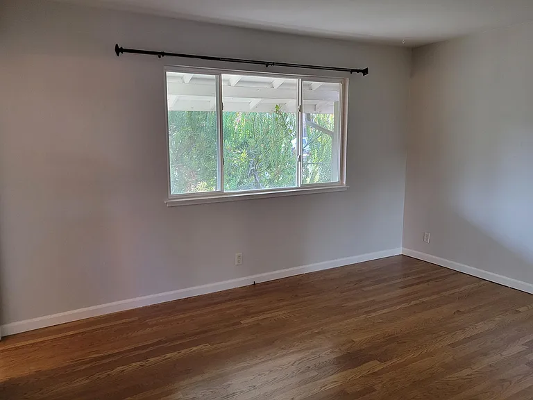 1013 Tulip Dr — Photo 21