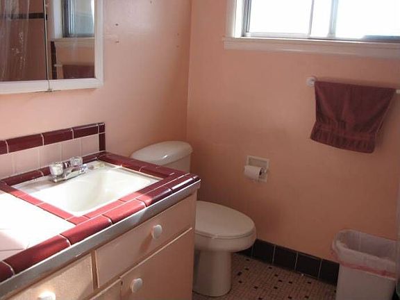 Retro Guest Bathroom