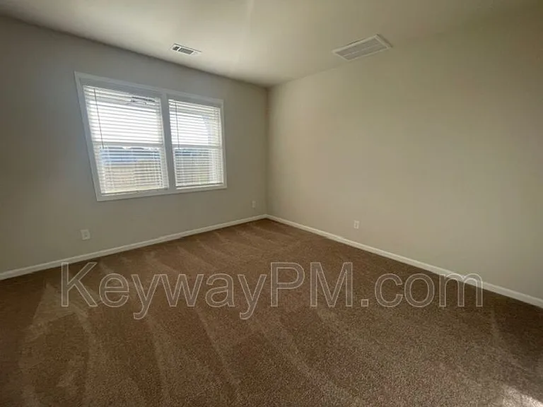 651 Manitou Cir — Photo 14