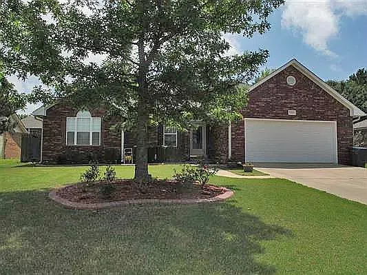 3 bed, 2216 sqft, $1,800 — Photo 2