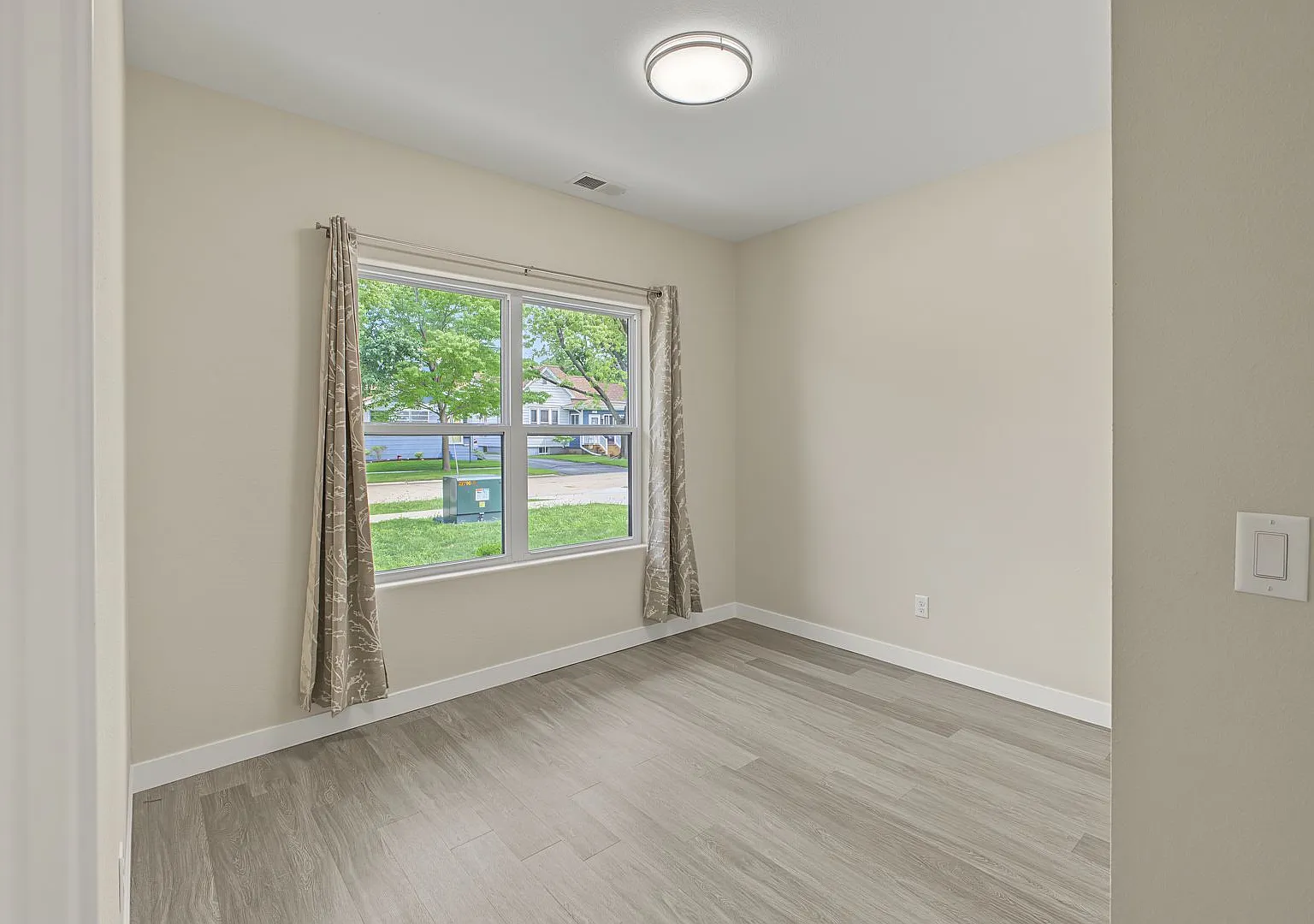 Modern New Construction | 2 Bedroom, 2 Bathroom Units in Tuscola — Photo 3