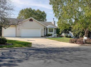 1388 Troon Dr, Sun Prairie, WI 53590