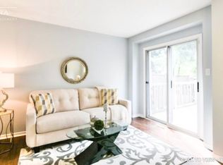 3841 Densbury Dr #1, Mississauga, ON L5N6Z3