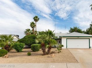 3949 Meadowglen Dr, Las Vegas, NV 89121
