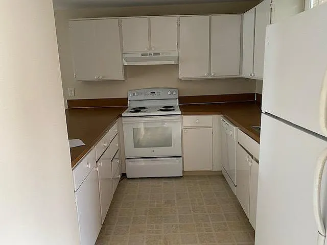 16964 SE Stark St #105 — Photo 8