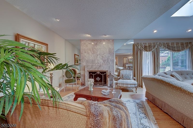 1st image of 10 Cummings Cir
