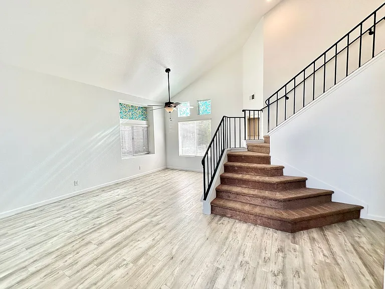 266 Royal Glen Dr — Photo 5