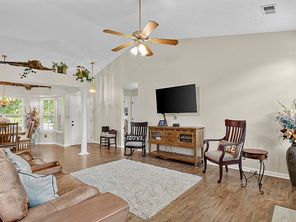 5th image of 104 Wilderness Ct