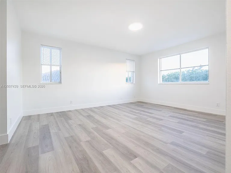 801 Tanglewood Cir — Photo 28