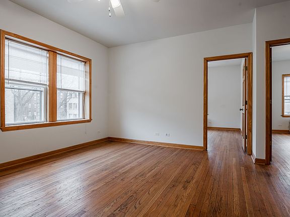 3rd image of 2622 W Gunnison St APT 3
