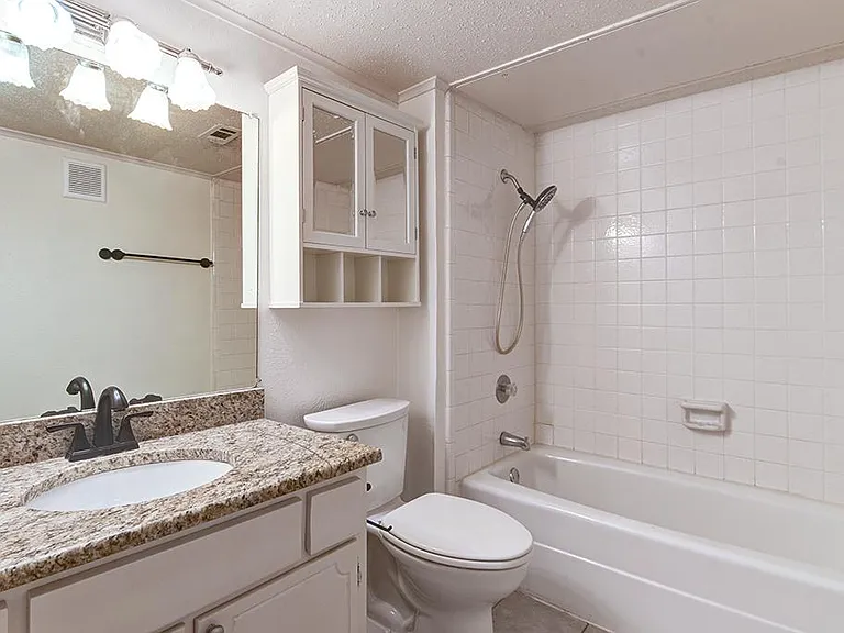 2012 Court Pl — Photo 25