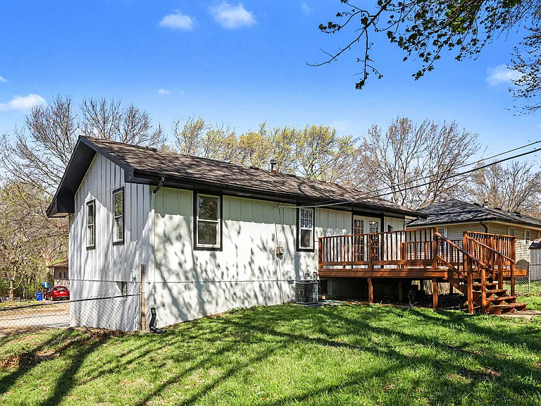 11939 Smalley Ave — Photo 32