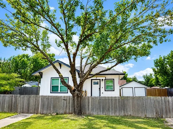 1401 W 7th St #1, Taylor, TX 76574
