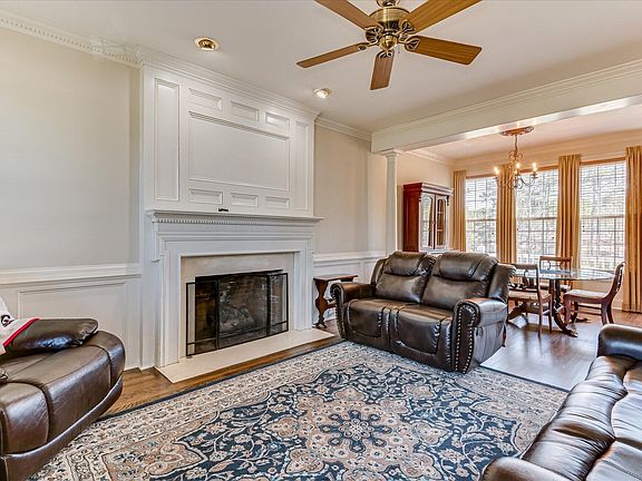 5th image of 836 Park Chase Drive