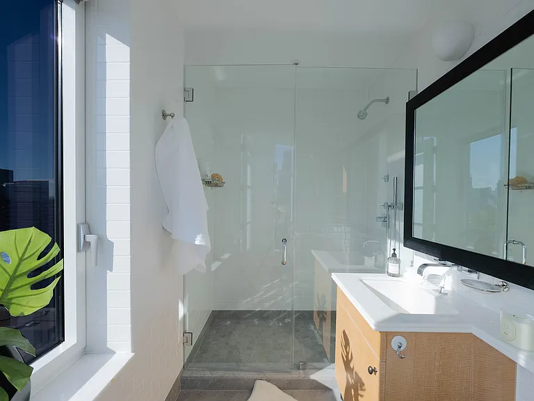 555 W 59th St #PHC — Photo 18