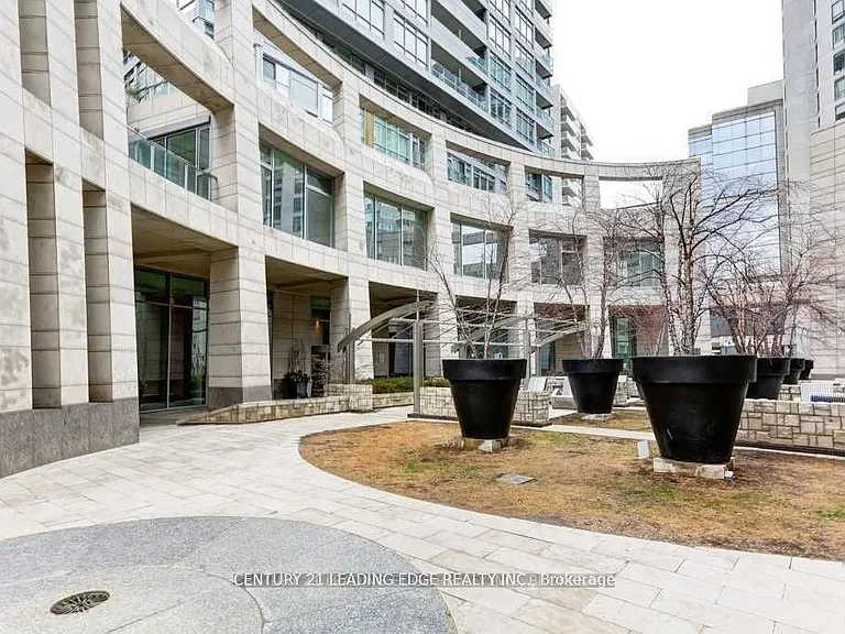 2191 Yonge St #1207 — Photo 4