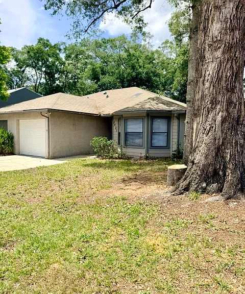 5627 Greatpine Ln N — Photo 2