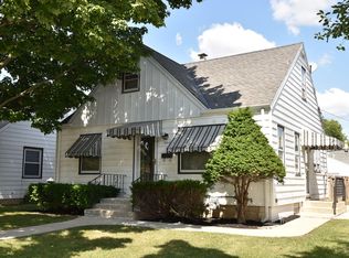 9518 W Metcalf Pl, Milwaukee, WI 53222