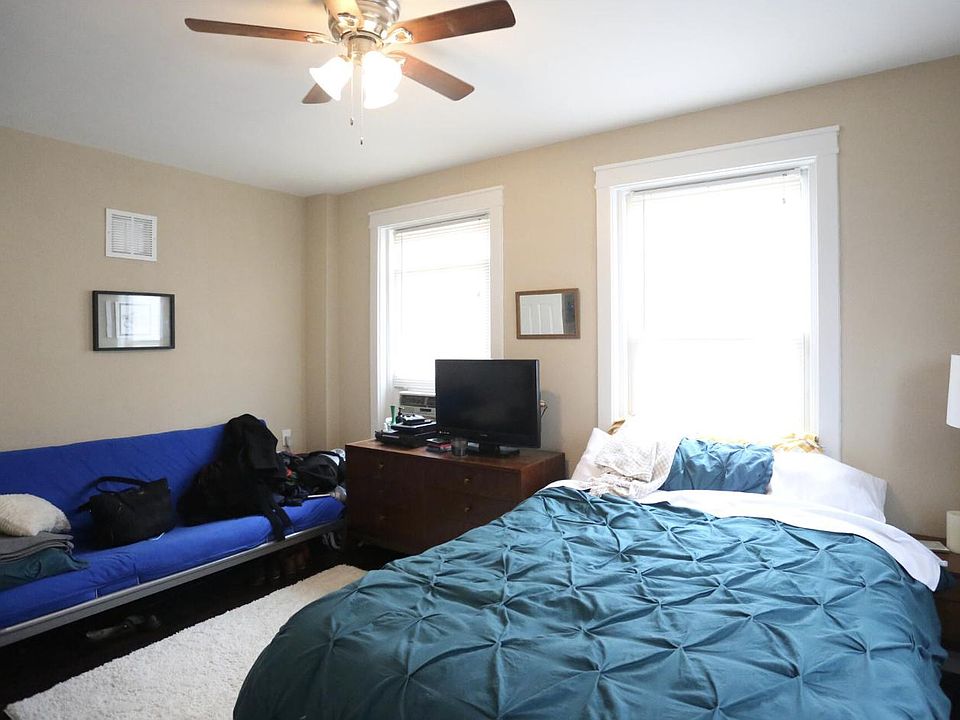 1st image of 4905 W Pine Blvd #112