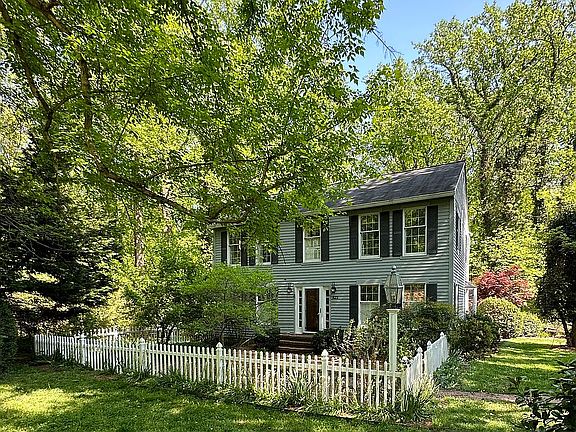 CHARMING STORYBOOK SETTING 