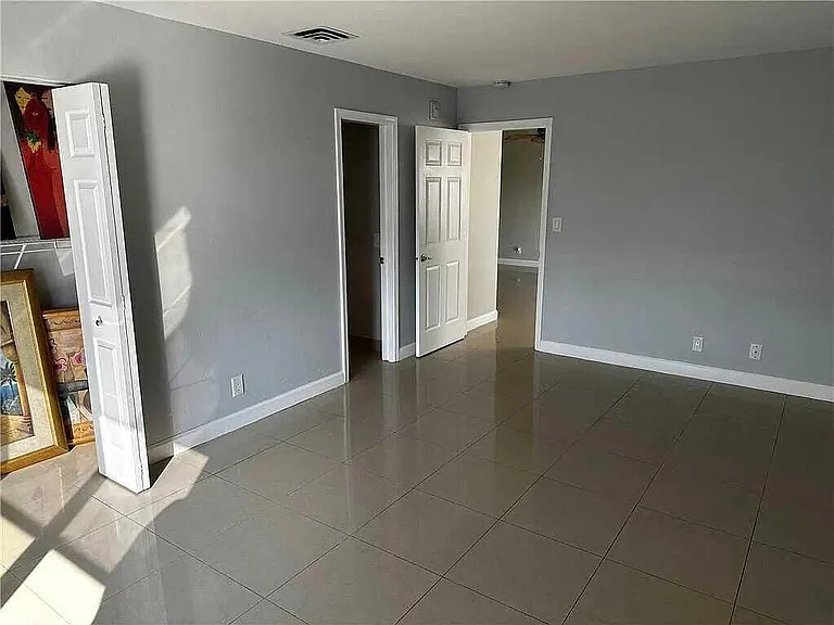 105 S Riverside Dr #303 — Photo 25