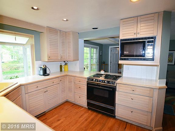 3rd image of 2707 Viking Dr