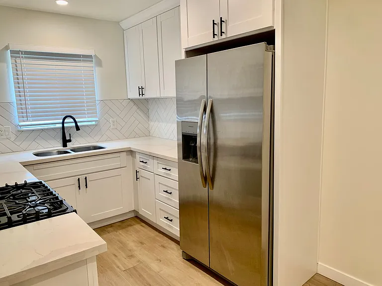 Maple Dr Apartments — Photo 2