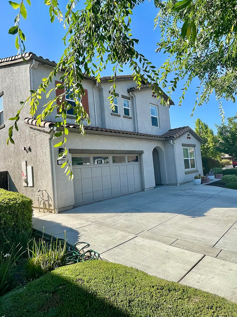 Building Photo - 1353 Black Hawk Dr