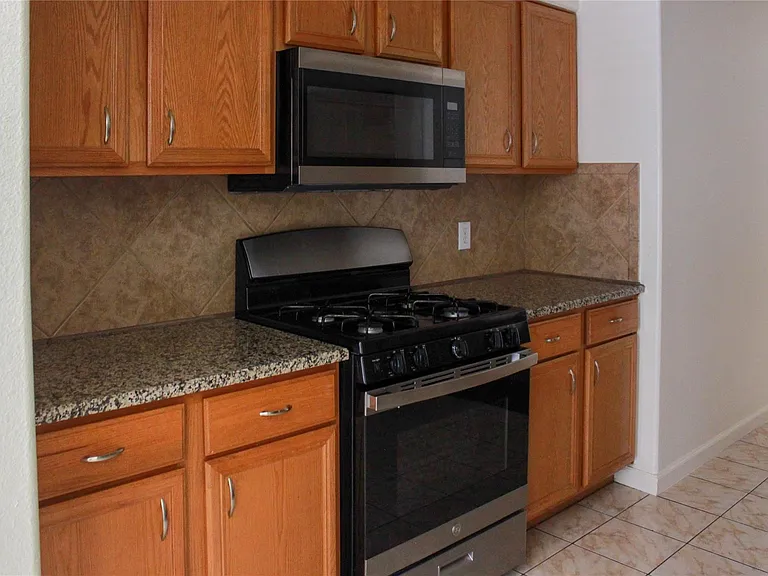 16945 Scenic Knl — Photo 9