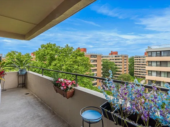 7-04 166th Street #9A, Beechhurst, NY 11357