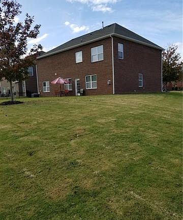2nd image of 296 Oakbourne Ln