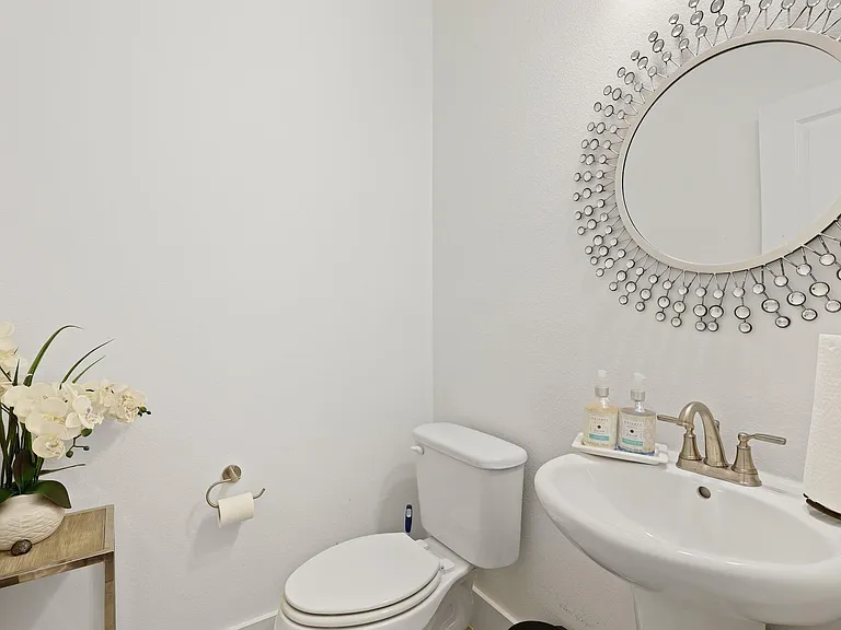 1013 Carnation Dr — Photo 19