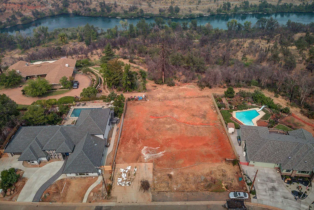 835 Redbud Dr photo 1