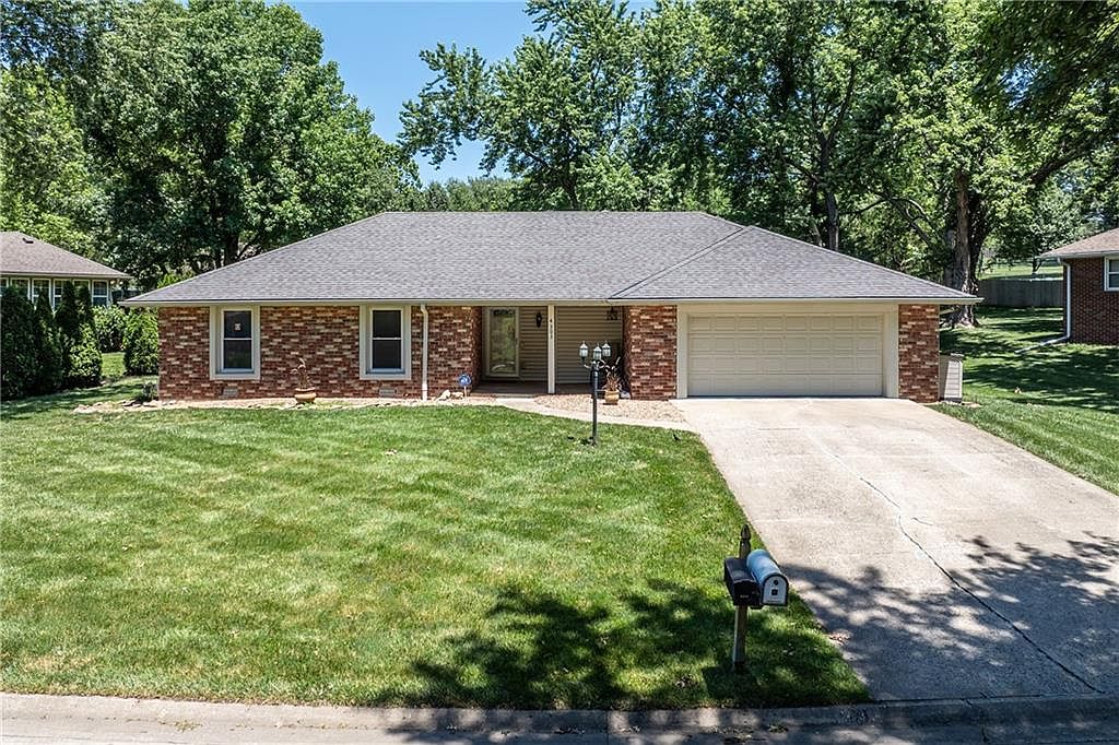 4303 S Stonecrest Cir, Saint Joseph, MO 64506 Zillow
