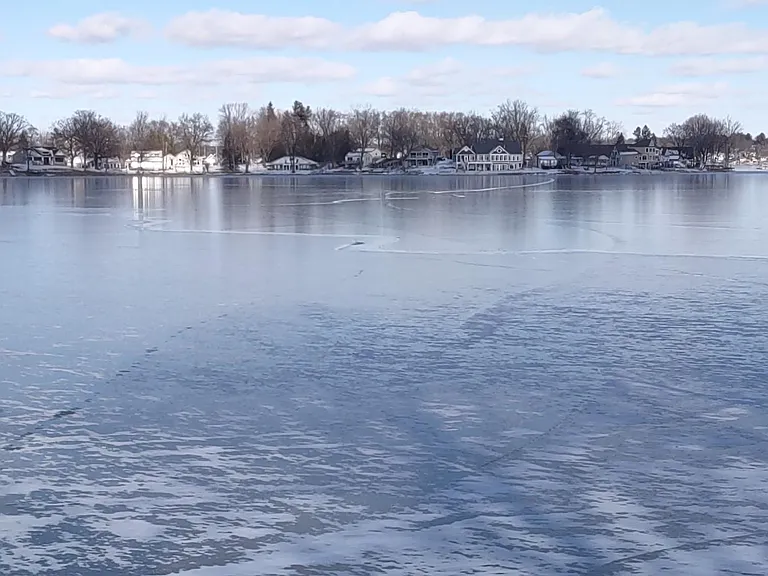1535 Lane 221 Hamilton Lk — Photo 1