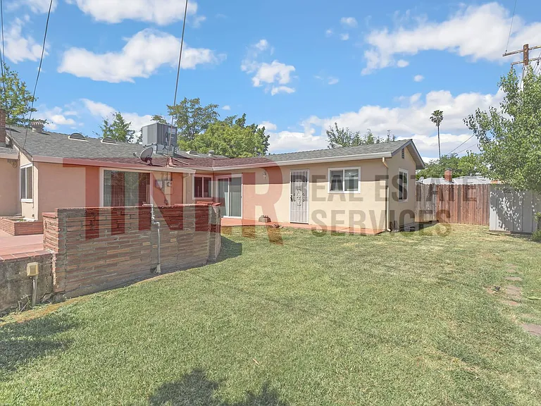 3413 Windsor Dr — Photo 4