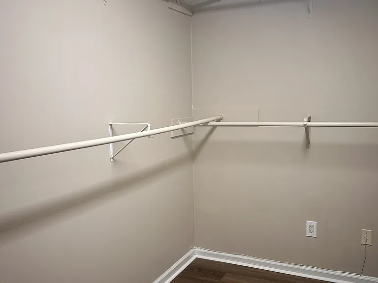550 Creekwood Xing — Photo 13