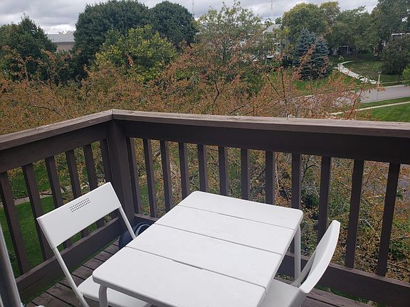 Balcony with lot of privacy