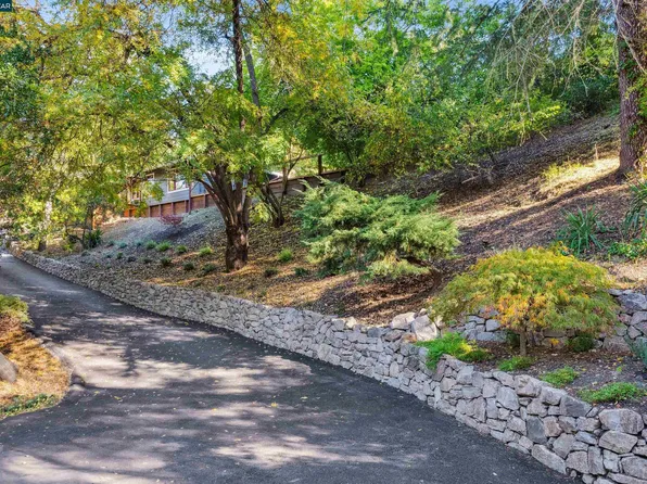 1126 N Thompson Rd, Lafayette, CA 94549