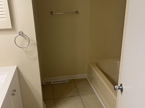4th image of 11169 Sussex Ct
